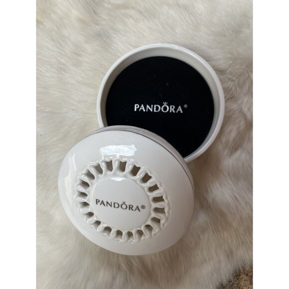 Pandora Bone China Porcelain Jewelry Box Lattice Hearts Lid "Circle of Love" - Picture 8 of 10